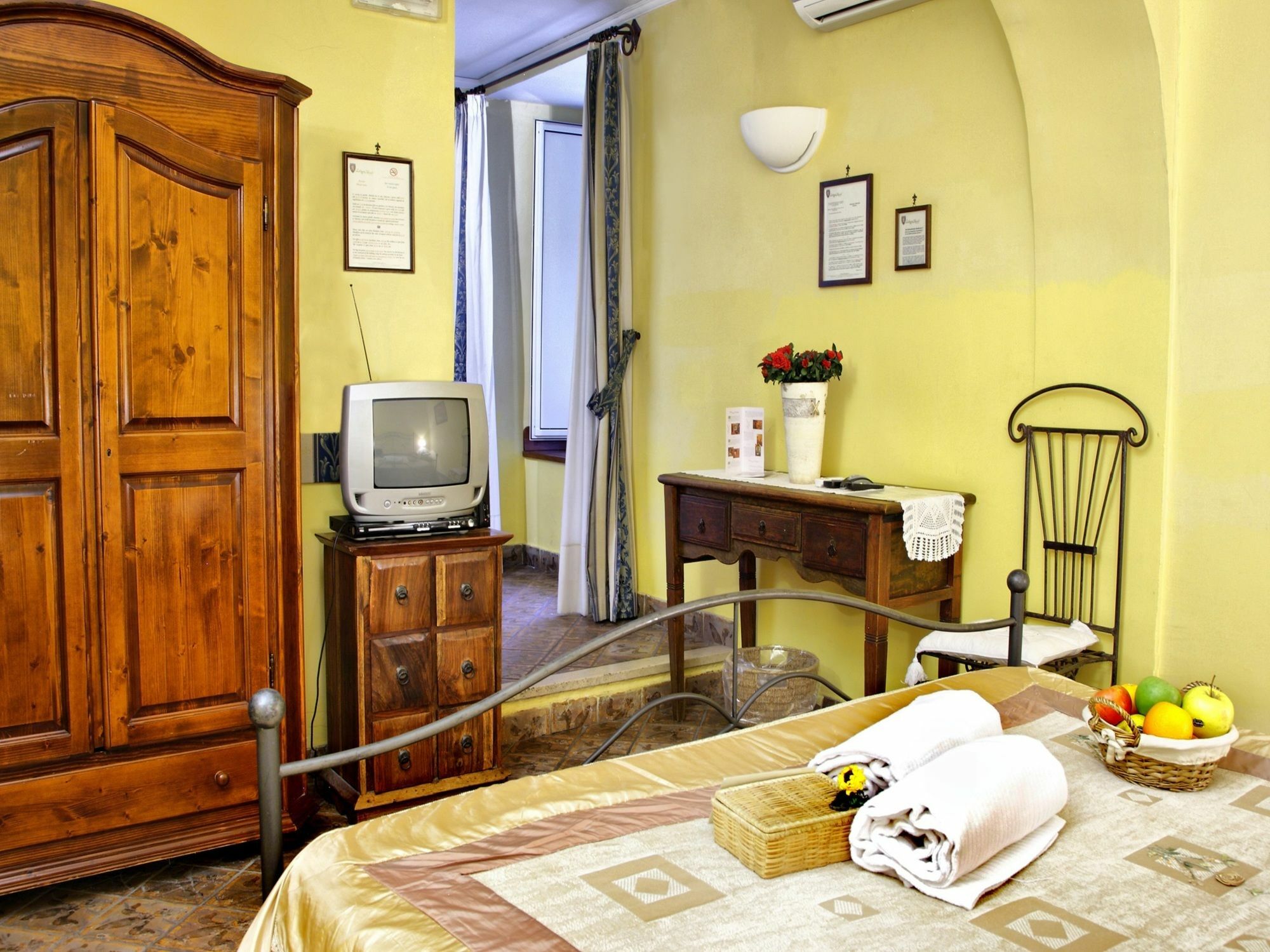 B&B L'Alloggio Dei Vassalli Νάπολη Εξωτερικό φωτογραφία